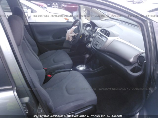 JHMGE8H36DC082901 - 2013 HONDA FIT GRAY photo 5