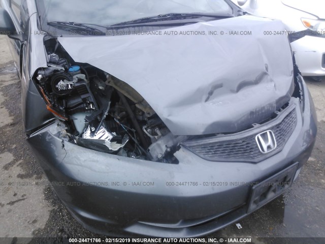 JHMGE8H36DC082901 - 2013 HONDA FIT GRAY photo 6