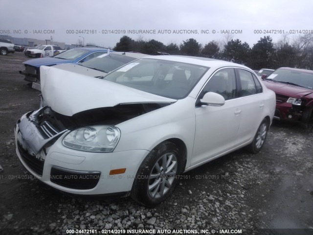 3VWRZ7AJ6AM030175 - 2010 VOLKSWAGEN JETTA SE/SEL WHITE photo 2