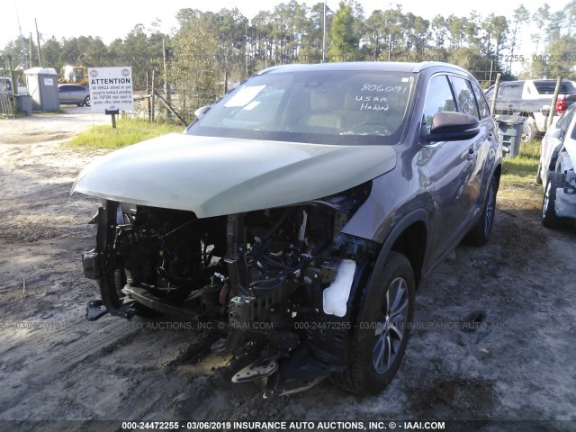 5TDKZRFH6HS234507 - 2017 TOYOTA HIGHLANDER SE/XLE BROWN photo 2