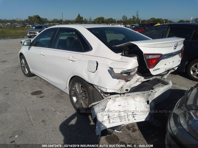 4T1BF1FK0FU098496 - 2015 TOYOTA CAMRY LE/XLE/SE/XSE WHITE photo 3