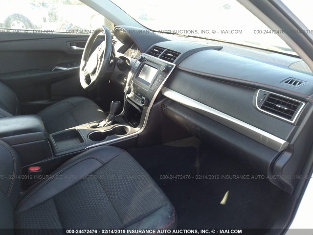 4T1BF1FK0FU098496 - 2015 TOYOTA CAMRY LE/XLE/SE/XSE WHITE photo 5