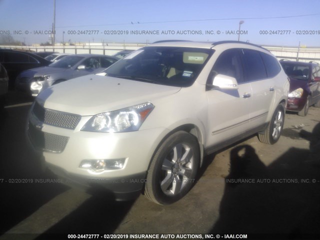 1GNKRLED1CJ178632 - 2012 CHEVROLET TRAVERSE LTZ WHITE photo 2