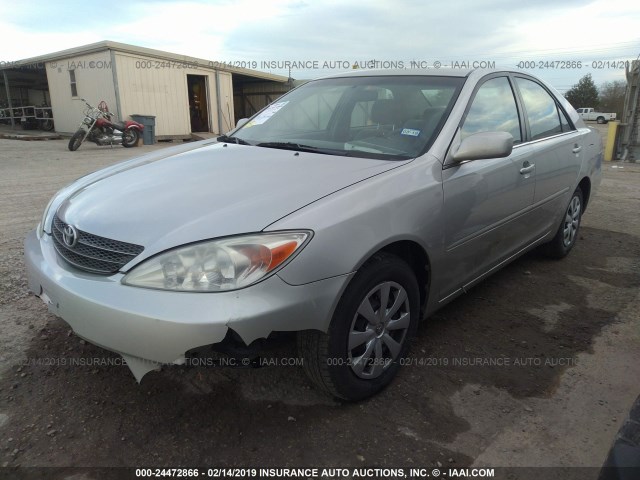 4T1BE32K04U369266 - 2004 TOYOTA CAMRY LE/XLE/SE SILVER photo 2