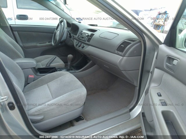4T1BE32K04U369266 - 2004 TOYOTA CAMRY LE/XLE/SE SILVER photo 5
