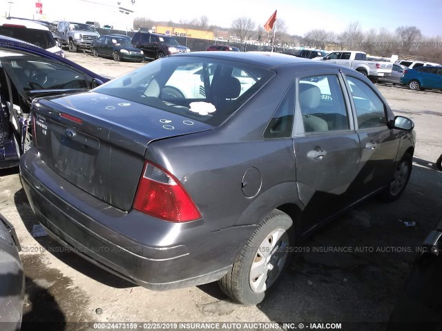 1FAFP34N77W233755 - 2007 FORD FOCUS ZX4/S/SE/SES GRAY photo 4