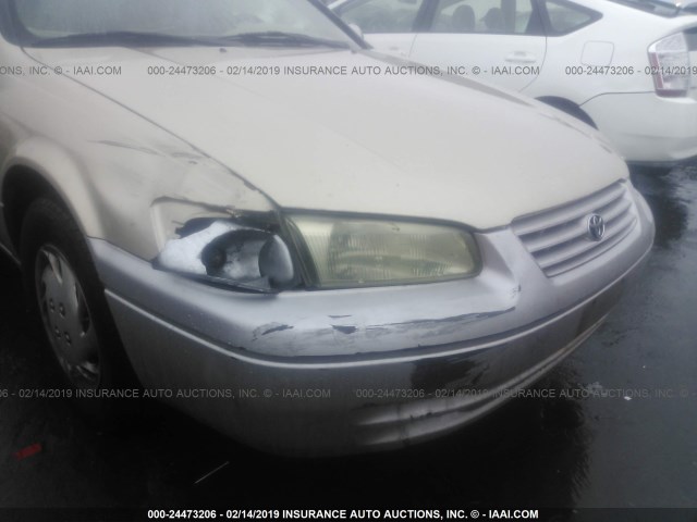JT2BG22K8X0331961 - 1999 TOYOTA CAMRY LE/XLE TAN photo 6