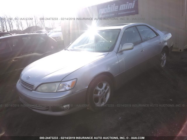 JT8BF28G6Y5087100 - 2000 LEXUS ES 300 SILVER photo 2