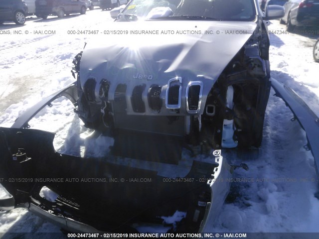 1C4PJMCB6JD614707 - 2018 JEEP CHEROKEE LATITUDE SILVER photo 6