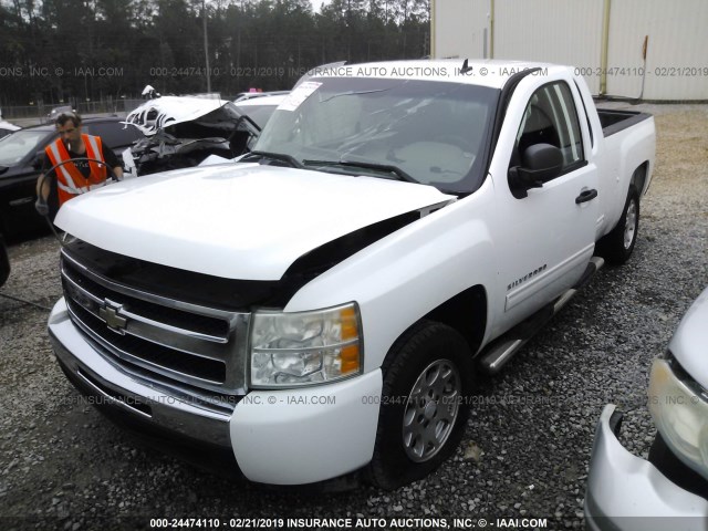 1GCSCREA9AZ133312 - 2010 CHEVROLET SILVERADO C1500  LS WHITE photo 2