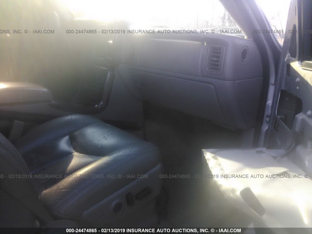 1GKEK63U76J155735 - 2006 GMC YUKON SILVER photo 5