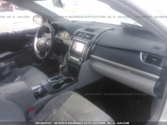 4T1BF1FK9CU576488 - 2012 TOYOTA CAMRY SE/LE/XLE 白色 照片 5