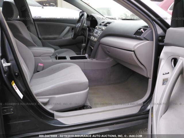 JTNBF3EK6A3000437 - 2010 TOYOTA CAMRY SE/LE/XLE GRAY photo 5