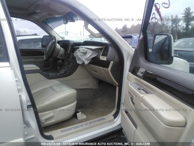 5LMEU88H94ZJ32218 - 2004 LINCOLN AVIATOR 白色 照片 5
