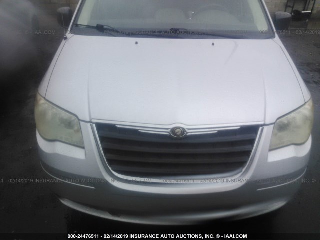 2A8HR44H08R135523 - 2008 CHRYSLER TOWN & COUNTRY LX SILVER photo 6