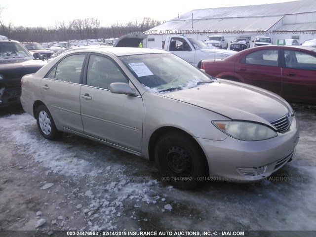 4T1BE32K15U392248 - 2005 TOYOTA CAMRY LE/XLE/SE GOLD photo 1