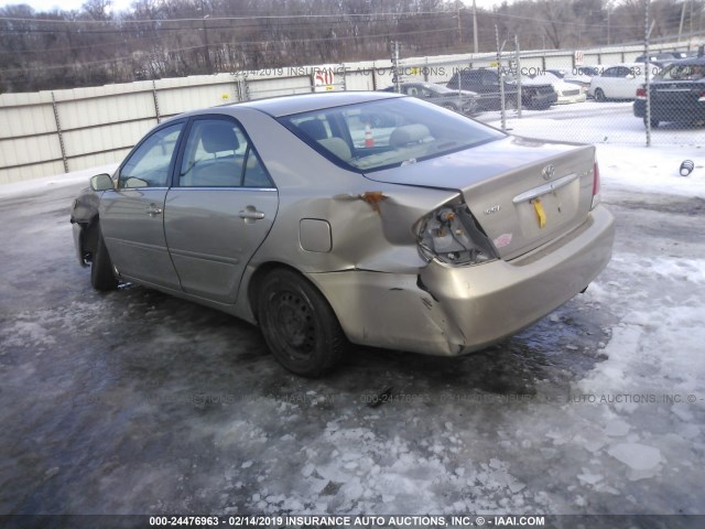 4T1BE32K15U392248 - 2005 TOYOTA CAMRY LE/XLE/SE GOLD photo 3
