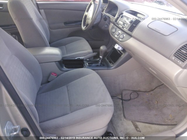 4T1BE32K15U392248 - 2005 TOYOTA CAMRY LE/XLE/SE GOLD photo 5