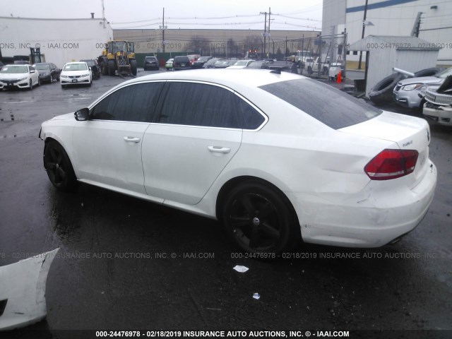 1VWBP7A39DC068899 - 2013 VOLKSWAGEN PASSAT SE WHITE photo 3