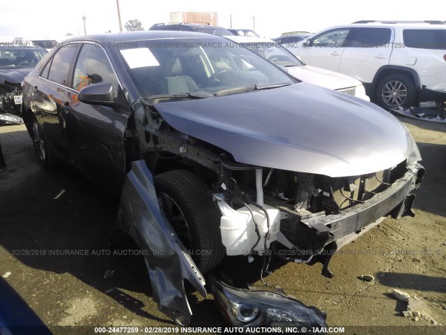 4T1BF1FK8FU972223 - 2015 TOYOTA CAMRY LE/XLE/SE/XSE 灰色 照片 1