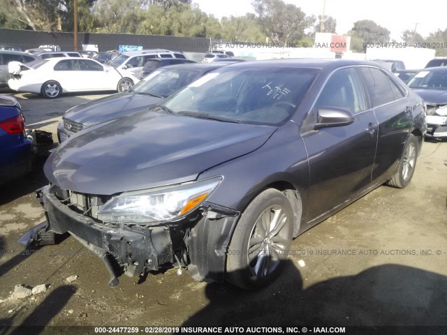 4T1BF1FK8FU972223 - 2015 TOYOTA CAMRY LE/XLE/SE/XSE 灰色 照片 2