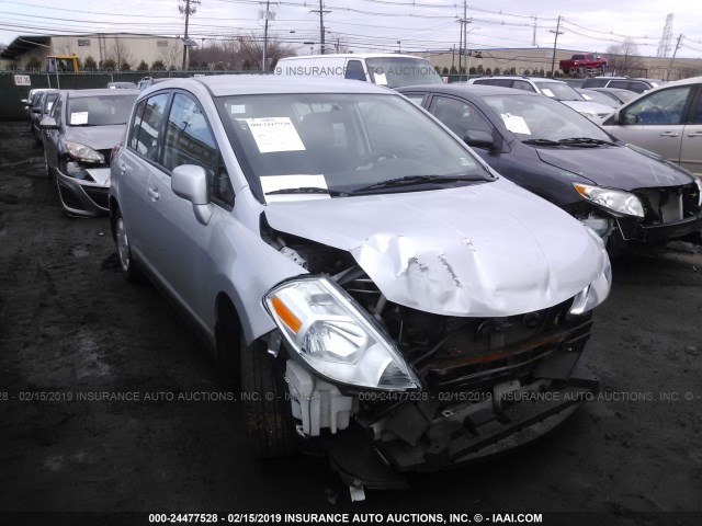 3N1BC13E48L375405 - 2008 NISSAN VERSA S/SL SILVER photo 1