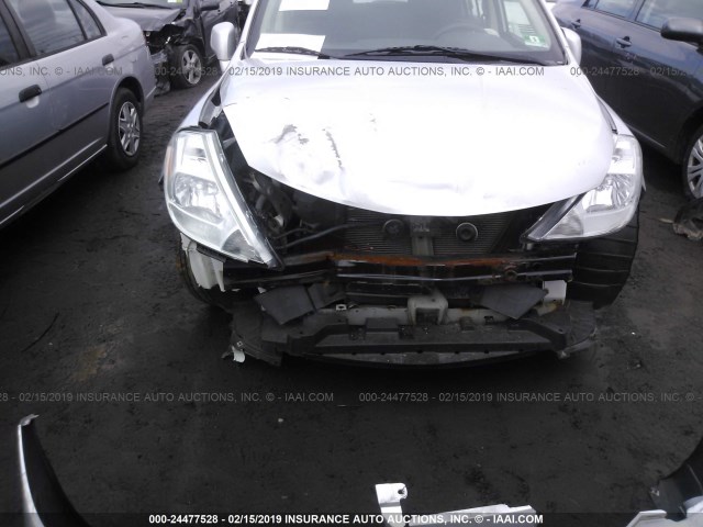 3N1BC13E48L375405 - 2008 NISSAN VERSA S/SL SILVER photo 6