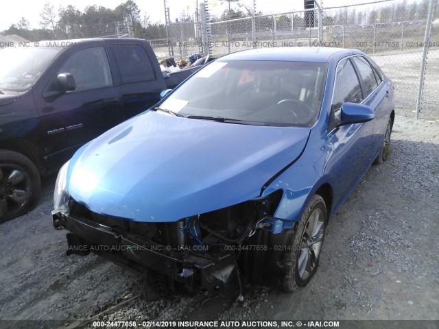 4T1BF1FK8HU765544 - 2017 TOYOTA CAMRY LE/XLE/SE/XSE BLUE photo 2