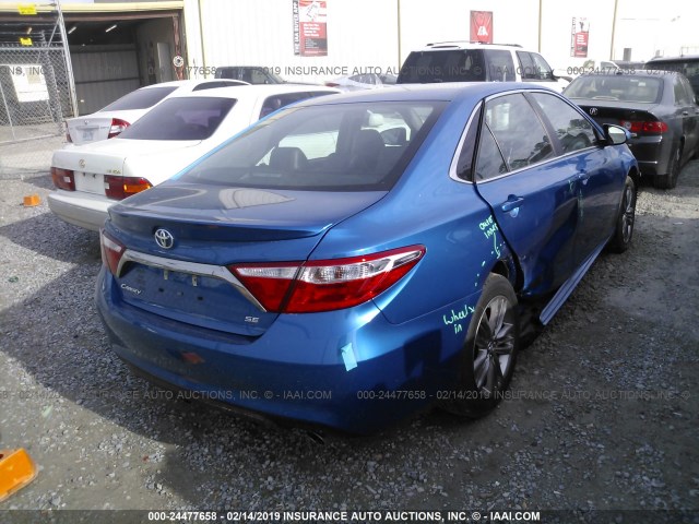 4T1BF1FK8HU765544 - 2017 TOYOTA CAMRY LE/XLE/SE/XSE BLUE photo 4