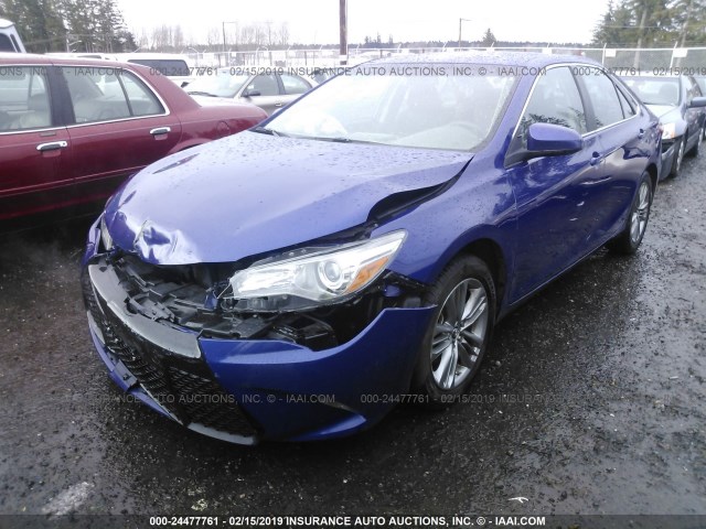 4T1BF1FK1FU884677 - 2015 TOYOTA CAMRY LE/XLE/SE/XSE BLUE photo 2