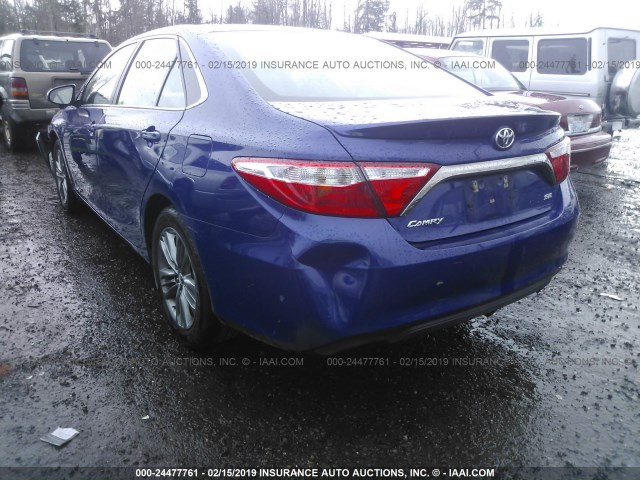 4T1BF1FK1FU884677 - 2015 TOYOTA CAMRY LE/XLE/SE/XSE BLUE photo 3