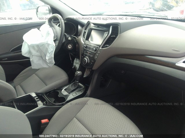 KM8SM4HF7HU182289 - 2017 HYUNDAI SANTA FE SE SILVER photo 5