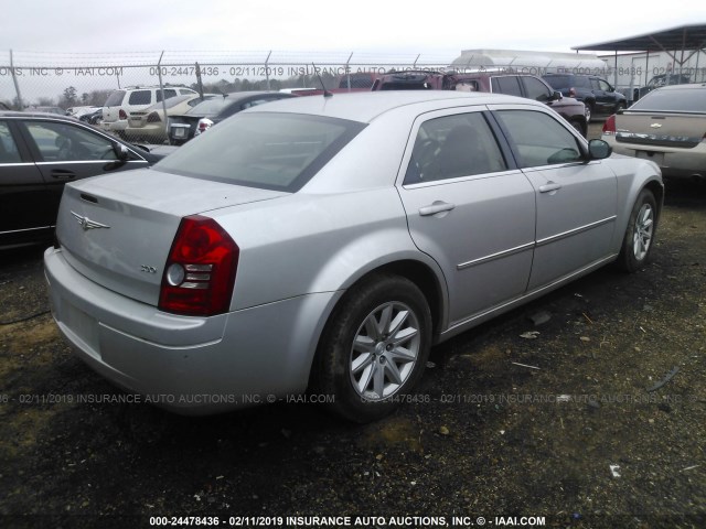 2C3KA43R38H108096 - 2008 CHRYSLER 300 LX SILVER photo 4