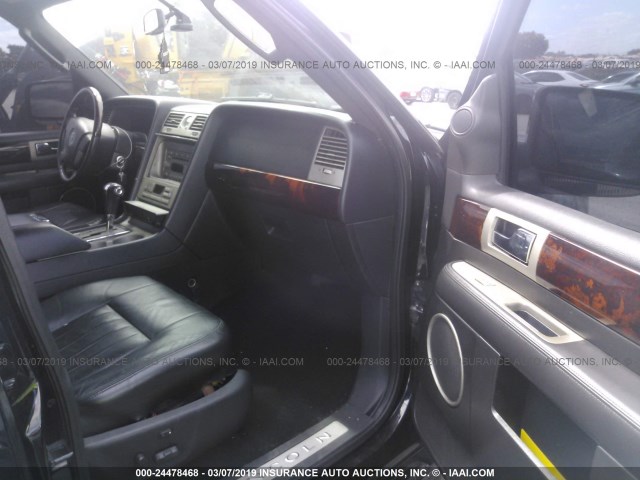 5LMFU27506LJ28900 - 2006 LINCOLN NAVIGATOR Қара фото 5