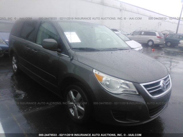 2V4RW3D1XAR262938 - 2010 VOLKSWAGEN ROUTAN SE GRAY photo 1