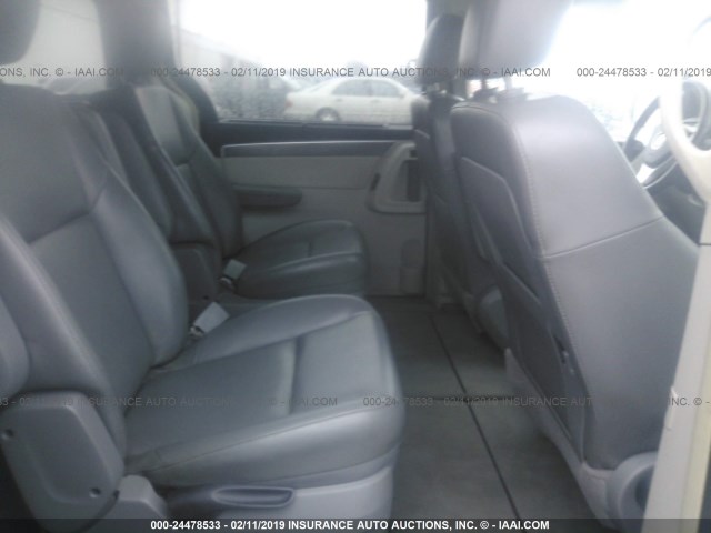 2V4RW3D1XAR262938 - 2010 VOLKSWAGEN ROUTAN SE GRAY photo 8