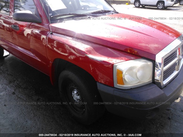 1D7HE28K55S189123 - 2005 DODGE DAKOTA QUAD/ST RED photo 6