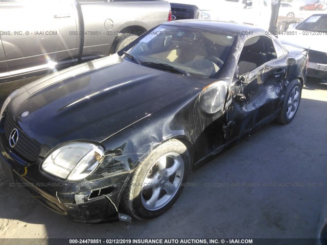 WDBKK65F61F221019 - 2001 MERCEDES-BENZ SLK 320 BLACK photo 6