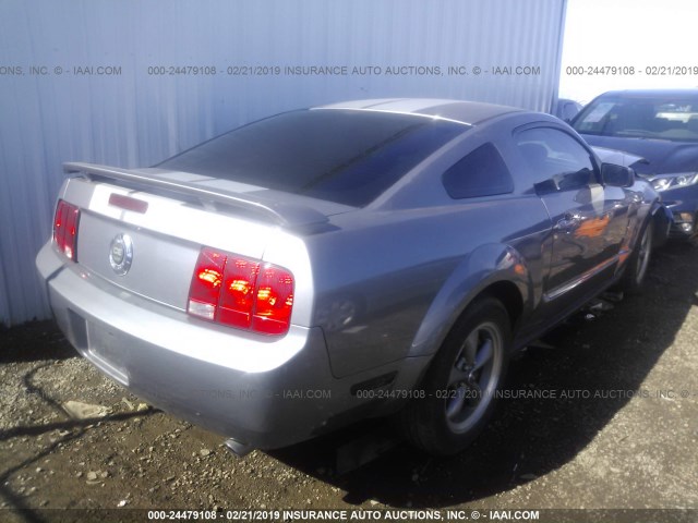 1ZVFT80N965142206 - 2006 FORD MUSTANG GRAY photo 4