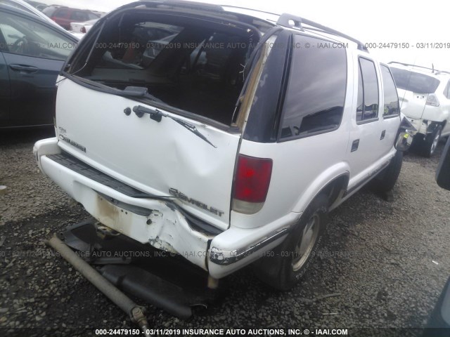 1GNDT13W1V2164326 - 1997 CHEVROLET BLAZER WHITE photo 4