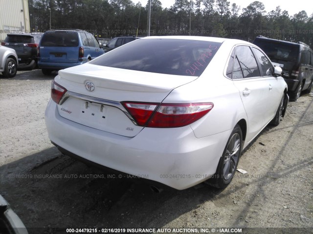 4T1BF1FK7FU880410 - 2015 TOYOTA CAMRY LE/XLE/SE/XSE თეთრი ფოტო 4