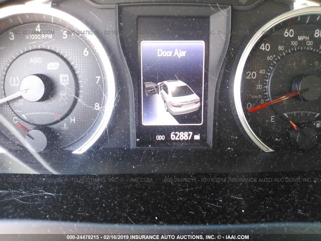 4T1BF1FK7FU880410 - 2015 TOYOTA CAMRY LE/XLE/SE/XSE თეთრი ფოტო 7