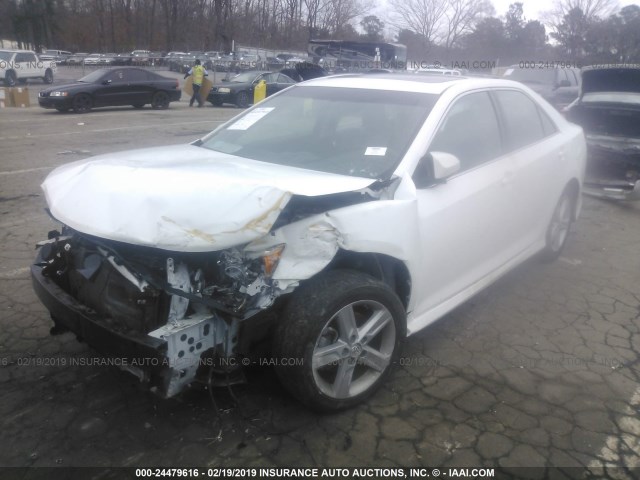 4T1BF1FK1EU759130 - 2014 TOYOTA CAMRY L/SE/LE/XLE 白色 照片 2