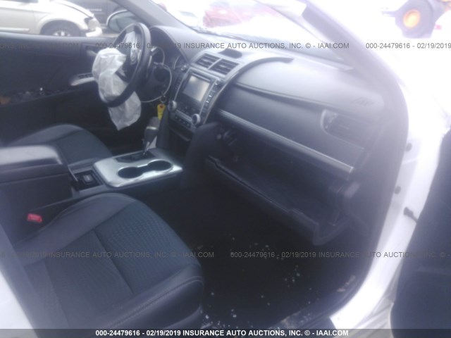 4T1BF1FK1EU759130 - 2014 TOYOTA CAMRY L/SE/LE/XLE 白色 照片 5