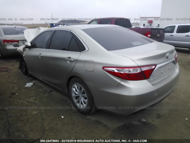 4T4BF1FK2GR560029 - 2016 TOYOTA CAMRY LE/XLE/SE/XSE თაფლისფერი ფოტო 3