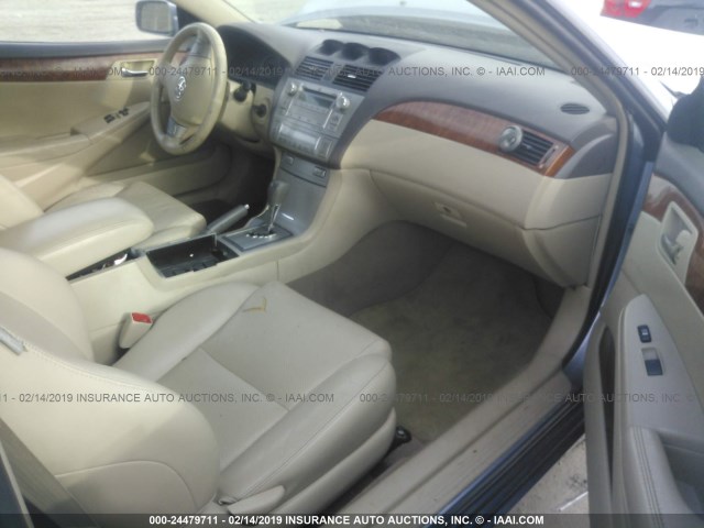 4T1FA38P07U130627 - 2007 TOYOTA CAMRY SOLARA SE/SLE BLUE photo 5