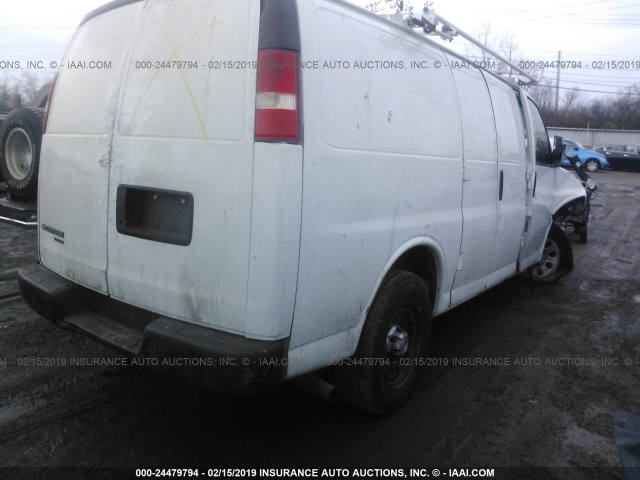 1GCSGAFX2C1160782 - 2012 CHEVROLET EXPRESS G1500  WHITE photo 4