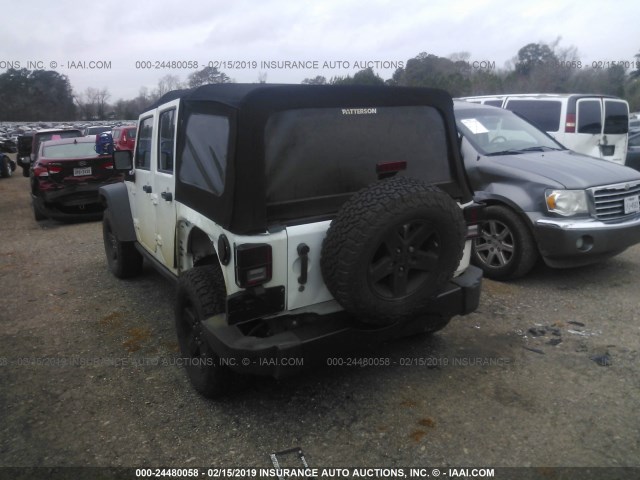 1C4BJWDG2HL637935 - 2017 JEEP WRANGLER UNLIMITE SPORT WHITE photo 3