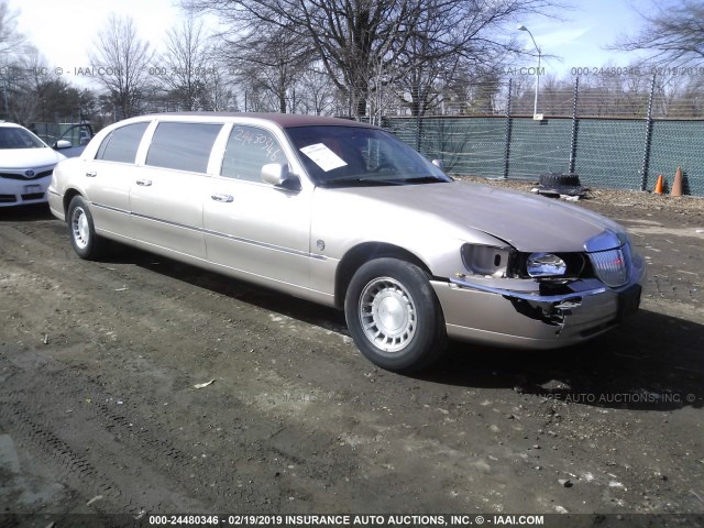 1L1FM81W7YY804824 - 2000 LINCOLN TOWN CAR EXECUTIVE GOLD photo 1