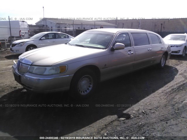 1L1FM81W7YY804824 - 2000 LINCOLN TOWN CAR EXECUTIVE GOLD photo 2